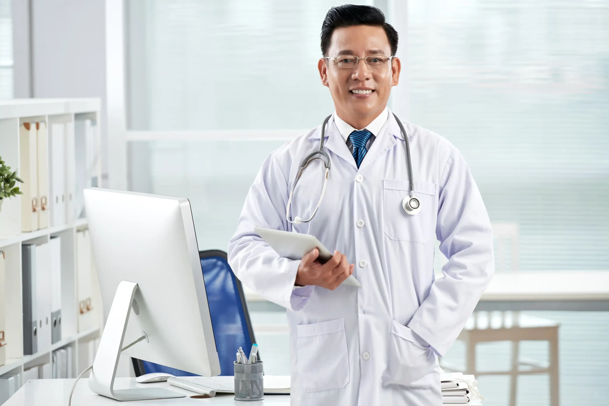 HUKUM KEDOKTERAN SEBAGAI LANDASAN PERLINDUNGAN PROFESIONAL DOKTER DAN TATA KELOLA RUMAH SAKIT